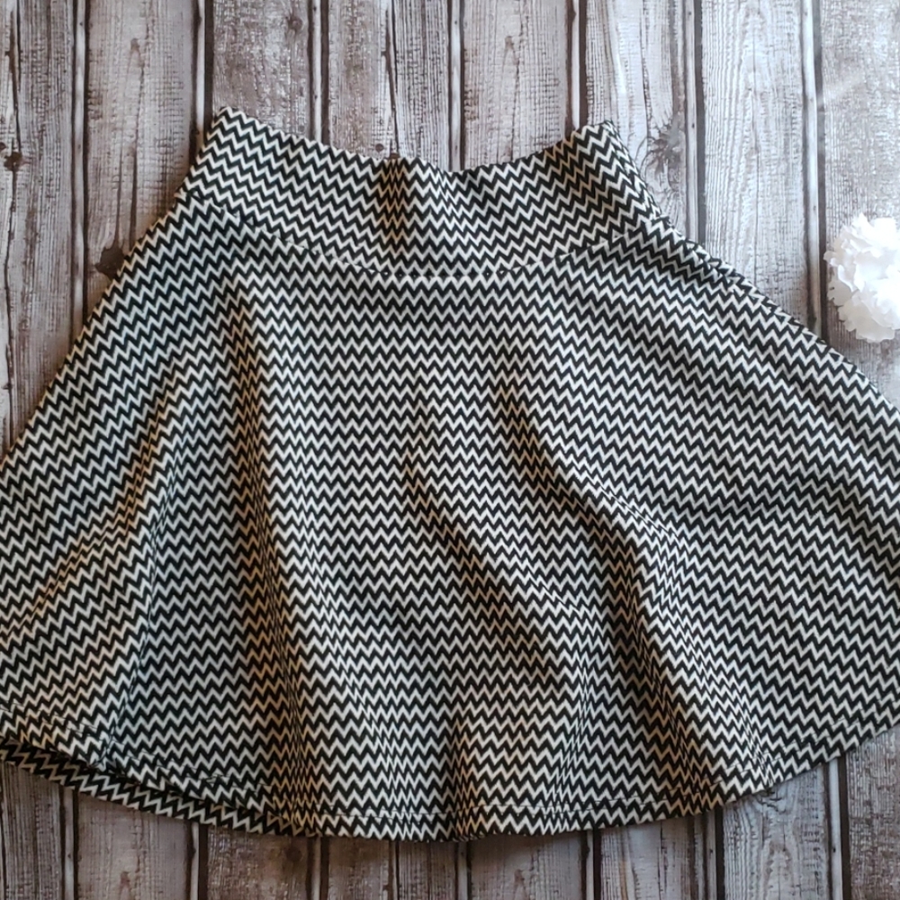 🔥HOST PICK🔥 Charlotte Russe Chevron Skirt